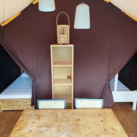 Tente Lodge Pour 5 Personnes En Bordure De La Riviere Allier Au Sein D'Un Petit Camping Saint-Yorre Ngoại thất bức ảnh
