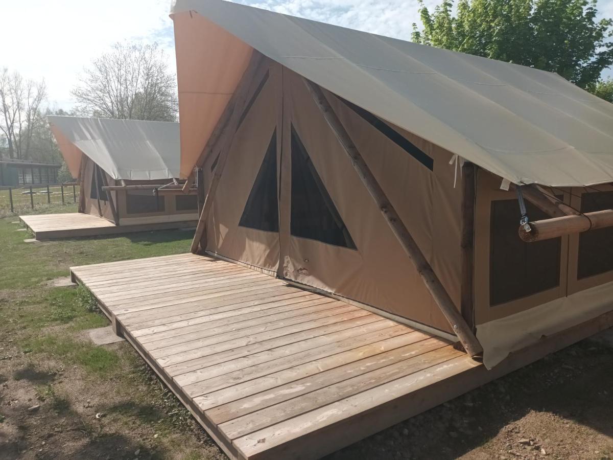 Tente Lodge Pour 5 Personnes En Bordure De La Riviere Allier Au Sein D'Un Petit Camping Saint-Yorre Ngoại thất bức ảnh