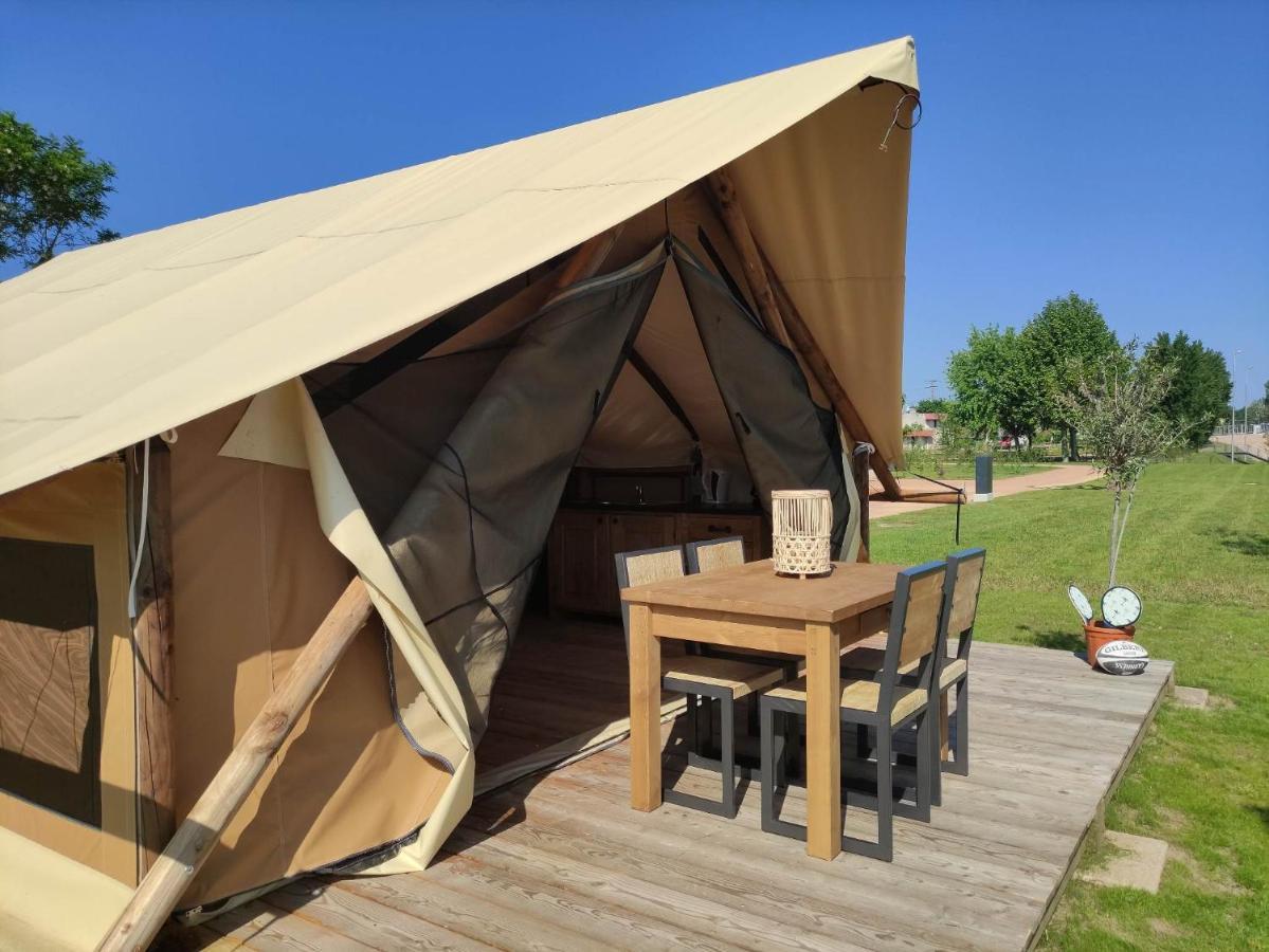 Tente Lodge Pour 5 Personnes En Bordure De La Riviere Allier Au Sein D'Un Petit Camping Saint-Yorre Ngoại thất bức ảnh