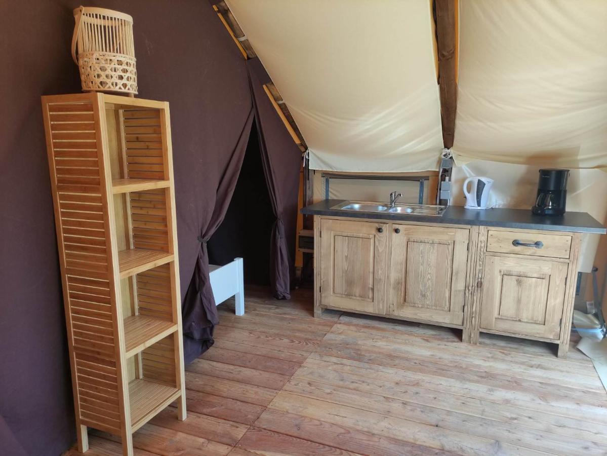 Tente Lodge Pour 5 Personnes En Bordure De La Riviere Allier Au Sein D'Un Petit Camping Saint-Yorre Ngoại thất bức ảnh